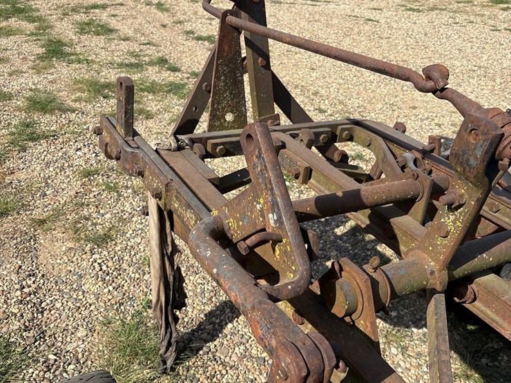 international-4-bottom-plow-image-8