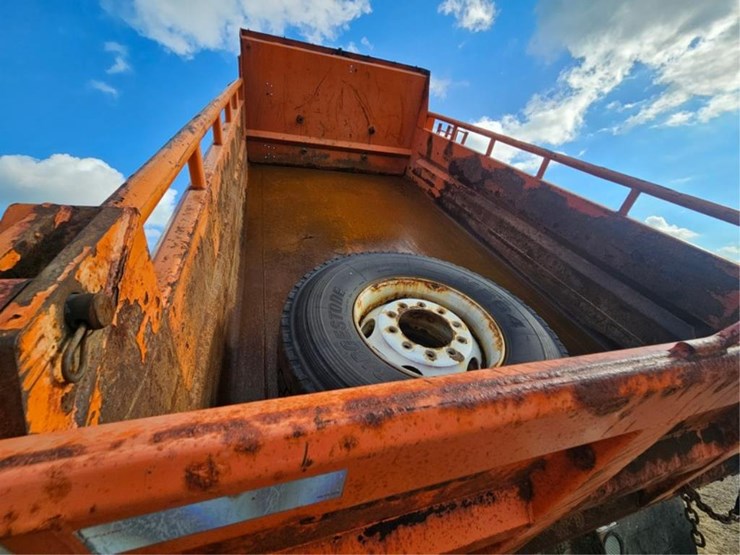 #381-•-2009-ih-7500-tandem-axle-dump-truck-image-30
