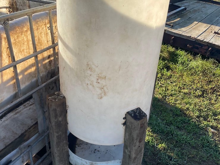 2-sheep-feeders-image-3