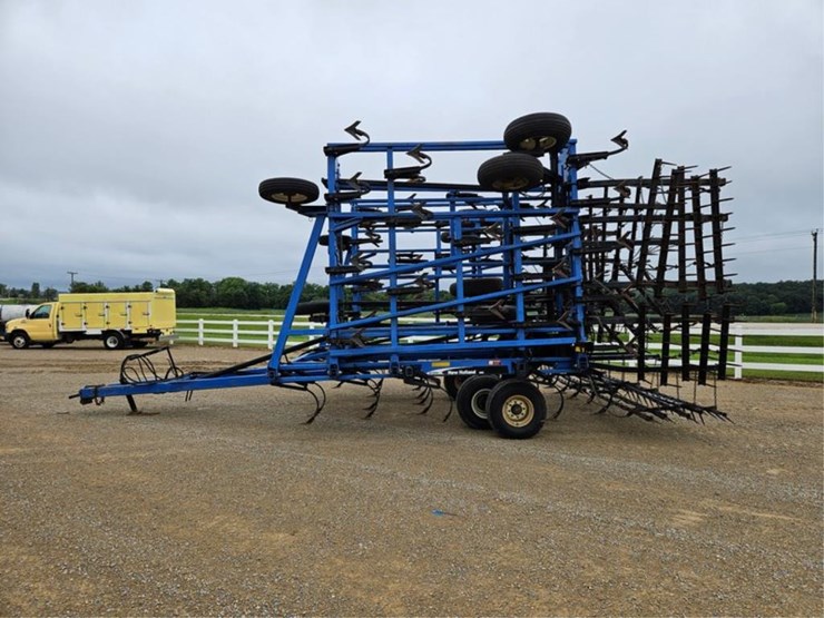 new-holland-st250-image-2