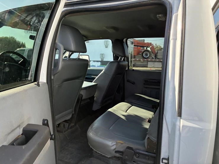 2012-ford-f550-image-12