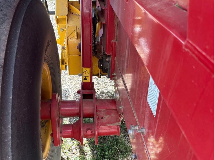 2015-new-holland-roll-belt-560-image-18