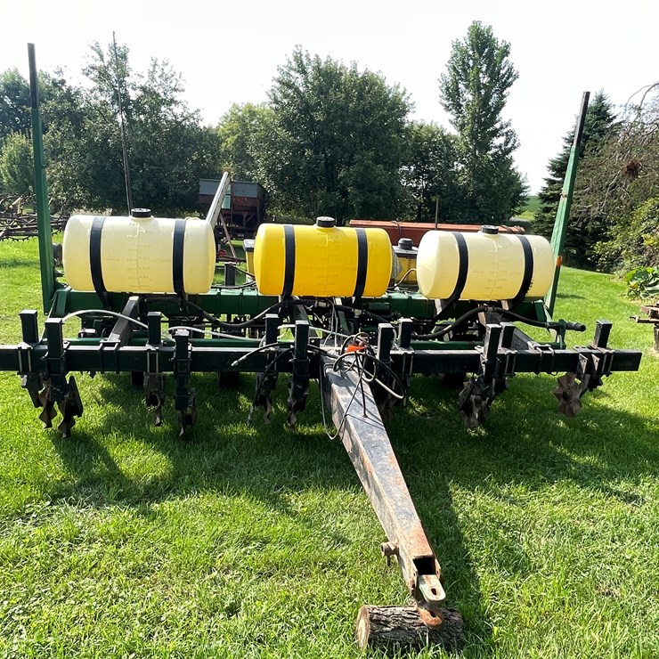 #5551 • John Deere P7000 Planter Seeder