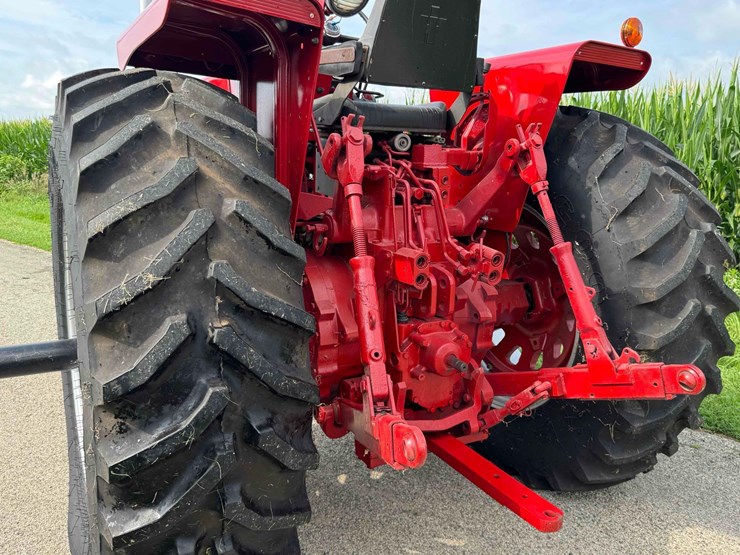 1974-ih-1568-tractor-image-6