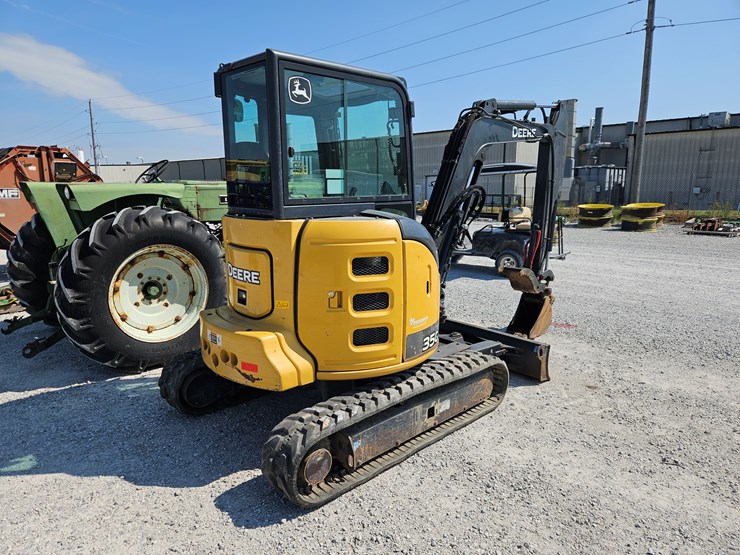 2019-deere-35g-image-10