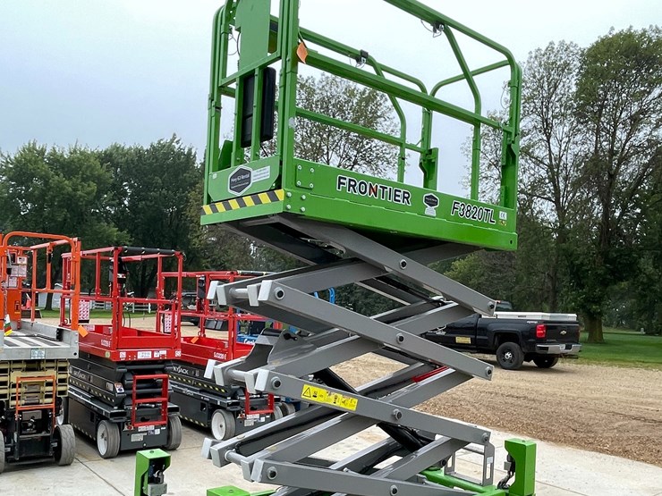 #120-•-2024-frontier-f3820tl-track-drive-scissors-lift-with-outriggers-image-35