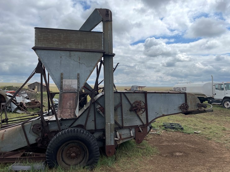 #3501-•-vintage-oliver-combine-(wagon-mound,-nm)-image-2