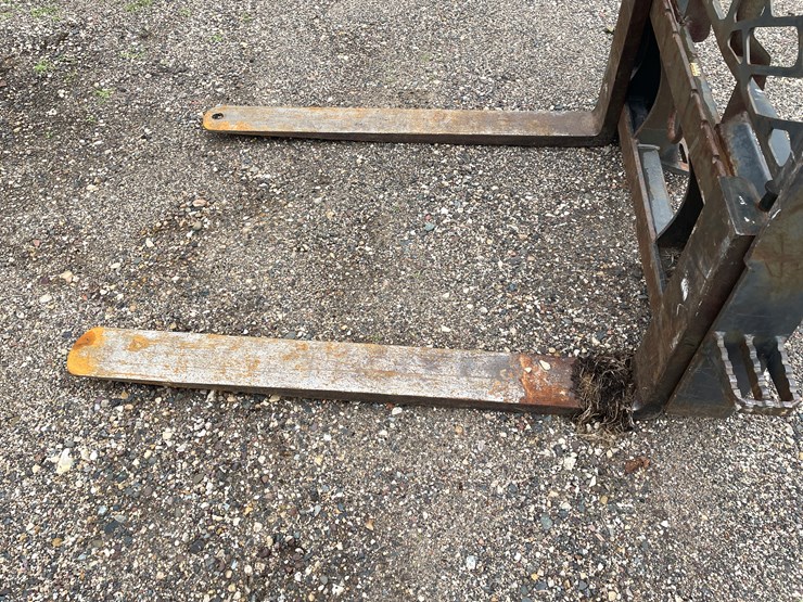 #192-•-bradco-skid-steer-mount-pallet-forks-image-7