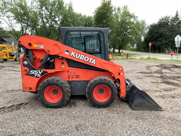 2016-kubota-ssv75-image-4