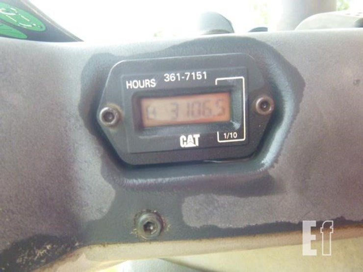 2014-caterpillar-cb64-image-5