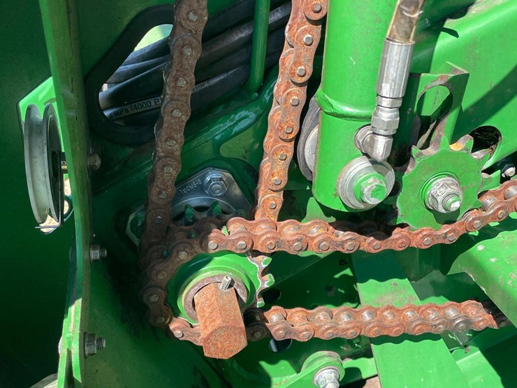 2017-john-deere-569-premium-image-32