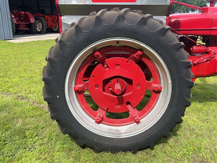 1948-farmall-h-with-automatic-cab-image-33