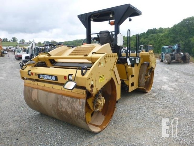 2014-caterpillar-cb64-image-25