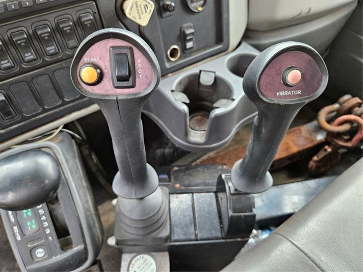 #318-•-2013-ih-7000-work-star-dump-truck-image-58
