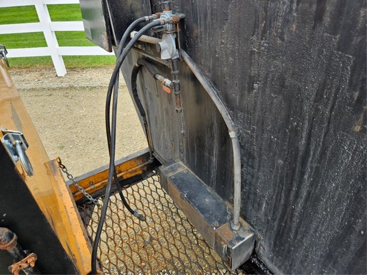 #354-•-km-industries-hot-box-asphalt-trailer-image-17