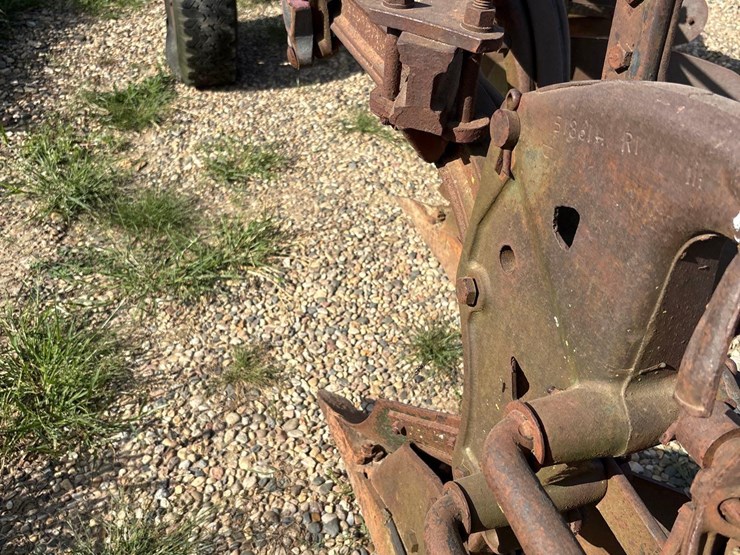 international-4-bottom-plow-image-6