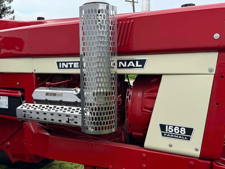 1974-ih-1568-tractor-image-25