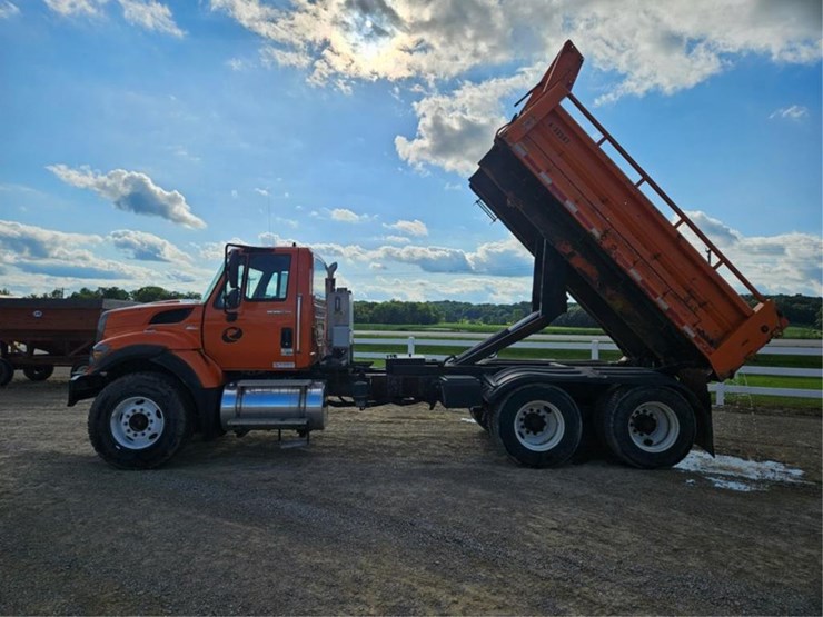#381-•-2009-ih-7500-tandem-axle-dump-truck-image-17