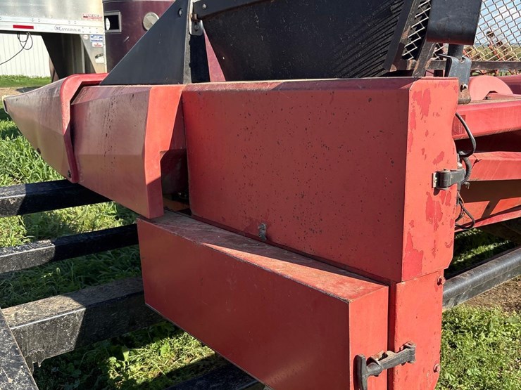 12-row-30”-corn-head-(-ih-1000-series-frame)-image-17