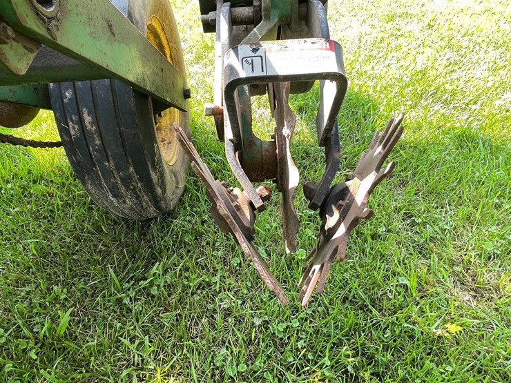 #5551-•-john-deere-p7000-planter-seeder-image-15