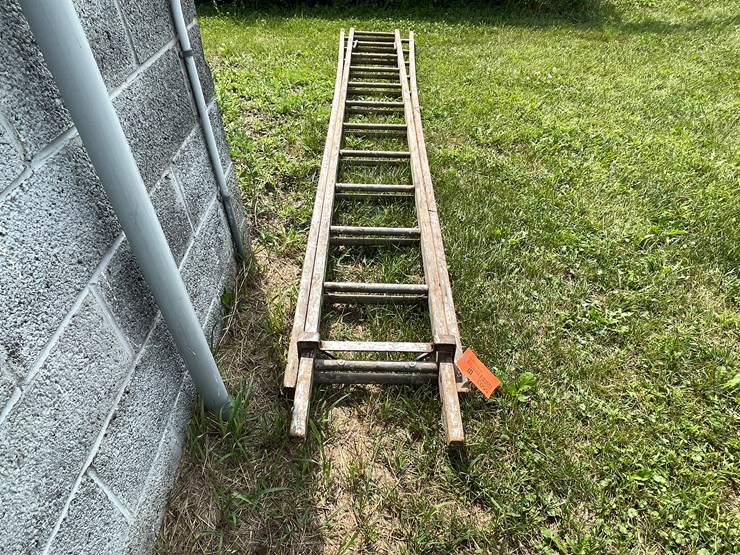 #5503-•-wooden-extension-ladder-image-2