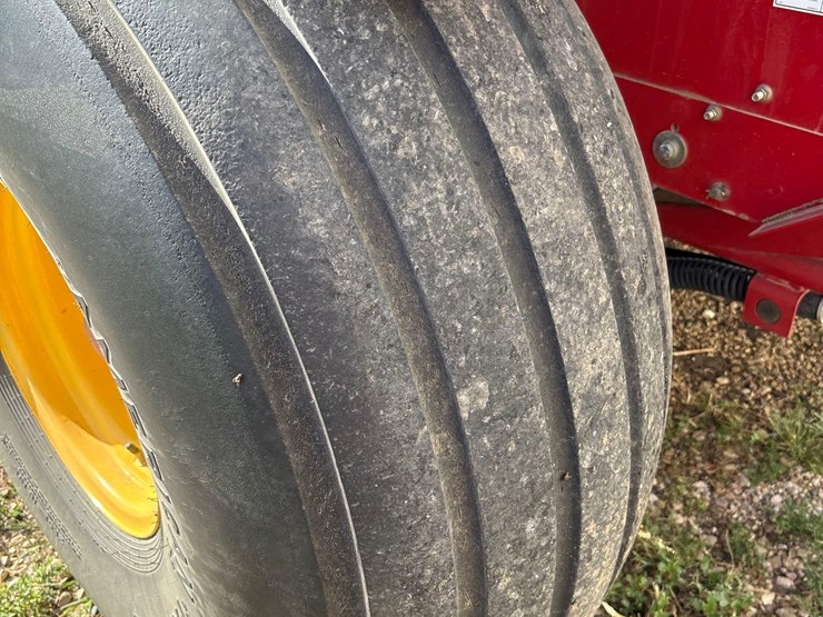 2015-new-holland-roll-belt-560-image-16