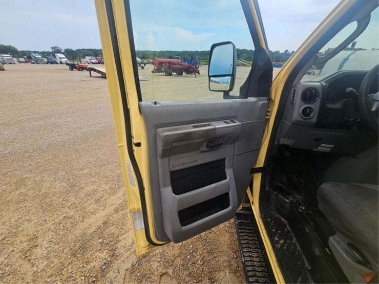 2019-ford-e450-image-35