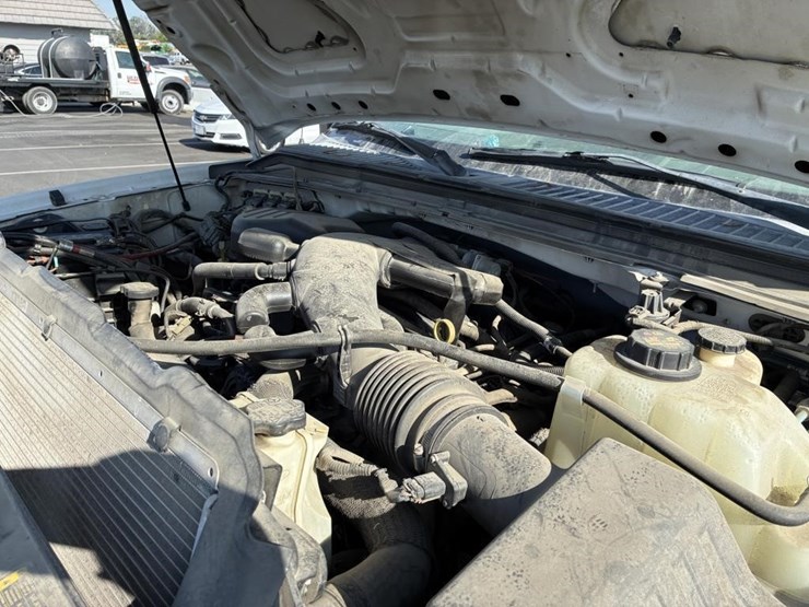 2010-ford-f550-image-10