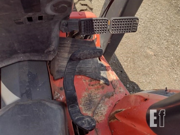 16-kubota-b26tlb-tractor-8242-image-8