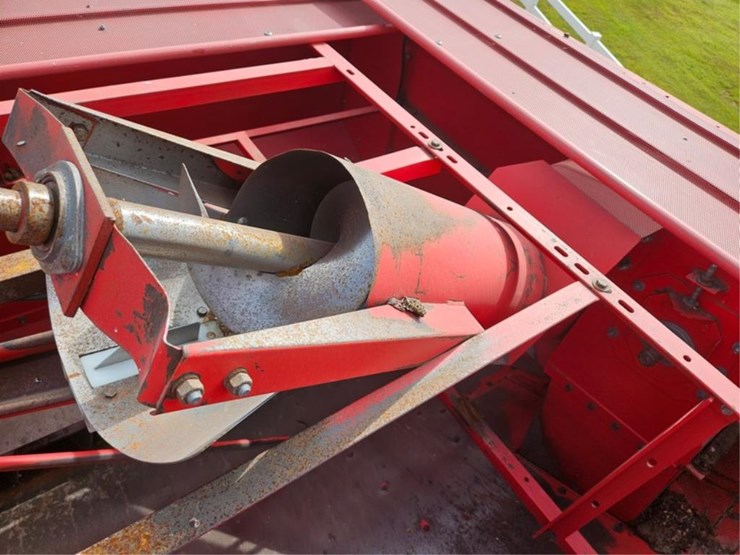 massey-ferguson-8570-image-35