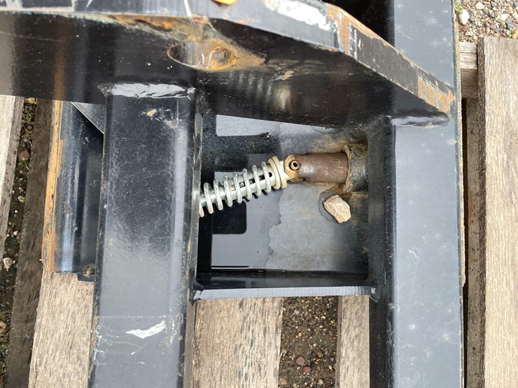 #212-•-genie-telehandler-skid-steer-mount-adapter-plate-image-8