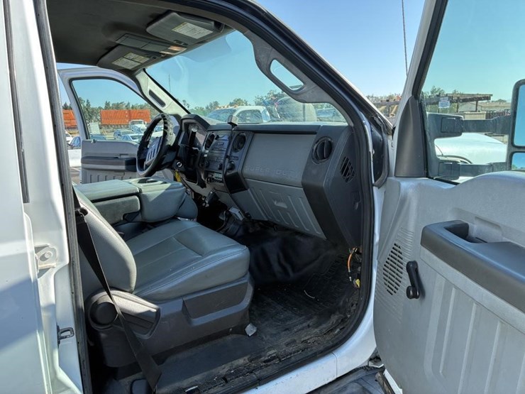 2012-ford-f550-image-8