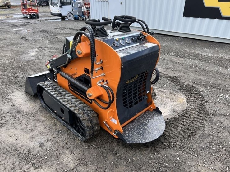 2025-land-hero-ldh-460-mini-compact-track-loader-image-6