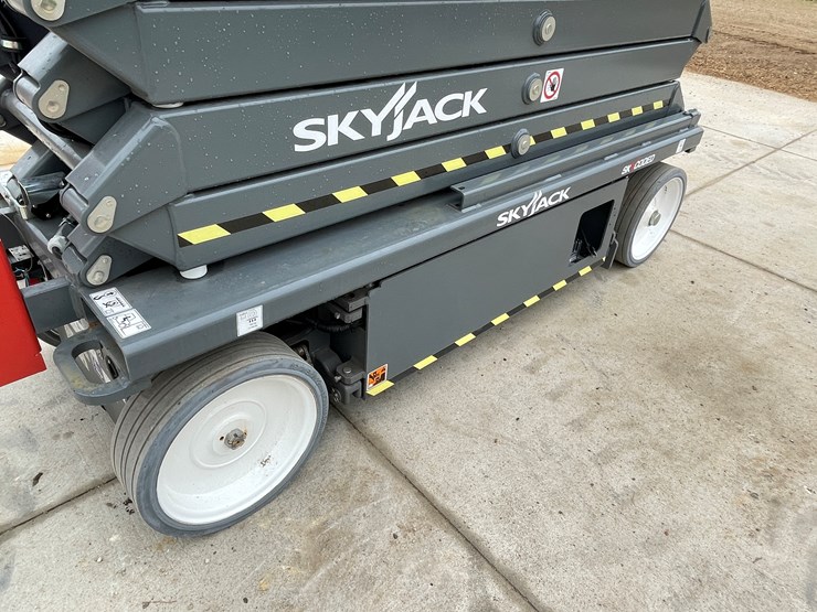 #122-•-2025-skyjack-sj3226e-scissors-lift-image-27