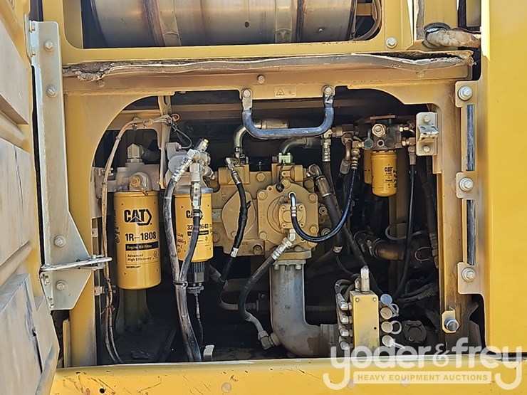 2016-caterpillar-336fl-image-30