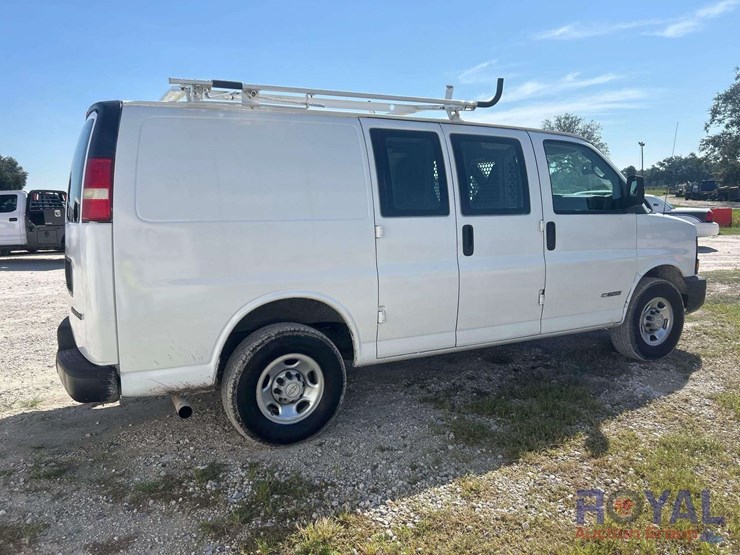 2006-chevrolet-express-2500-cargo-van-image-3