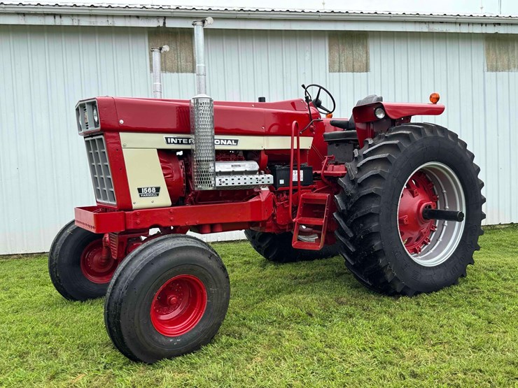 1974-ih-1568-tractor-image-34