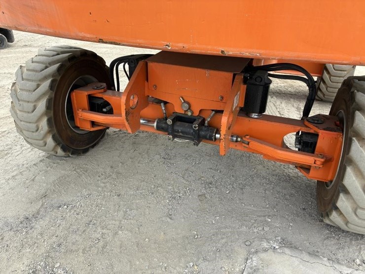 2009-jlg-400s-image-5