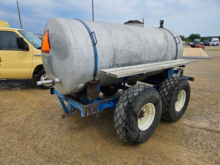 #241-•-1000-gallon-tandem-axle-water-trailer-image-5