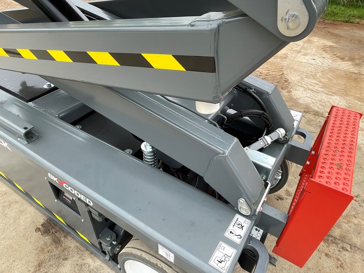 #126-•-2025-skyjack-sj3220e-scissors-lift-image-35