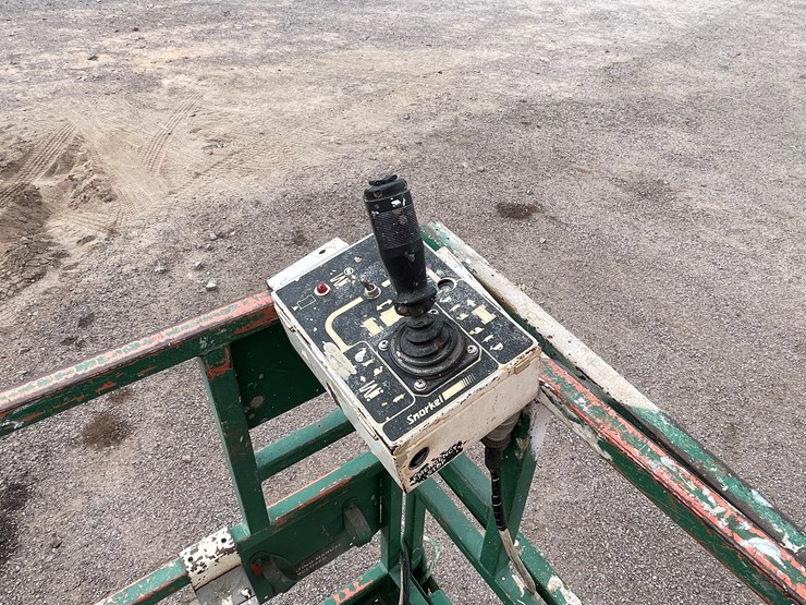 #1017-•-scissor-lift-image-21