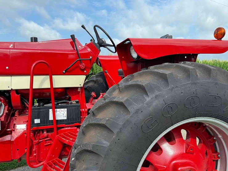 1974-ih-1568-tractor-image-7