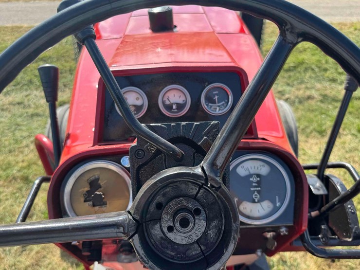 1972-ih-1468-tractor-image-20
