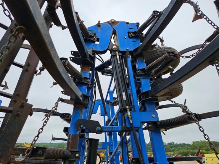 new-holland-st250-image-29