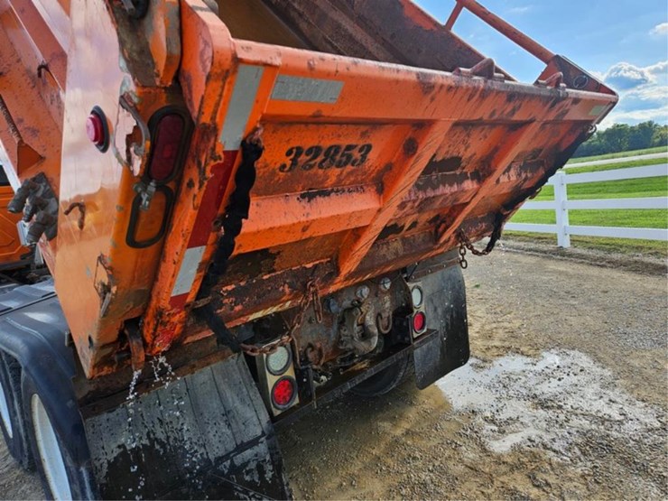 #381-•-2009-ih-7500-tandem-axle-dump-truck-image-28