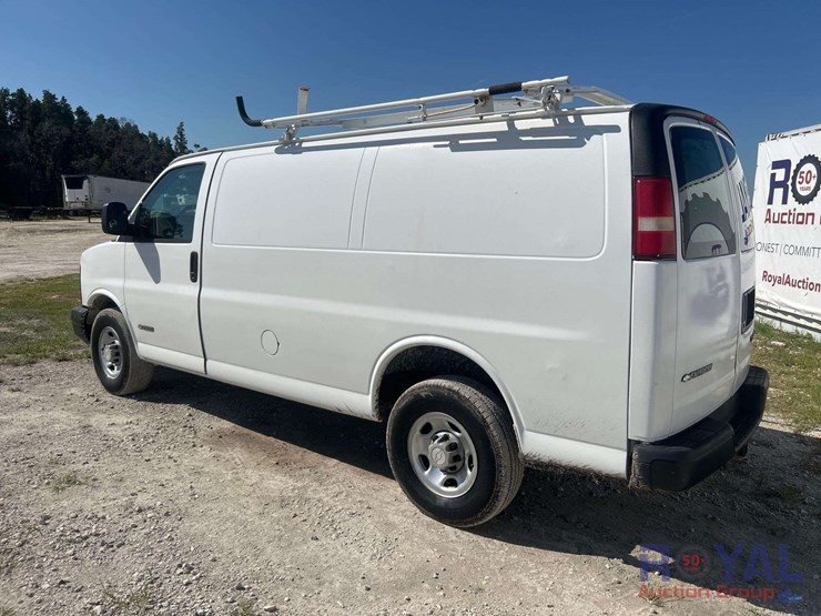 2006-chevrolet-express-2500-cargo-van-image-4