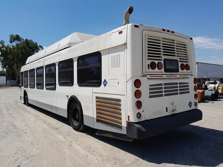 lot#-409-2007-new-flyer-c40lfr-transit-bus-image-4