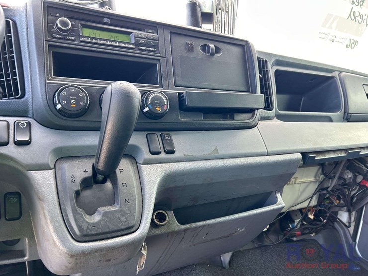 2013-mitsubishi-fuso-fec72w-image-19