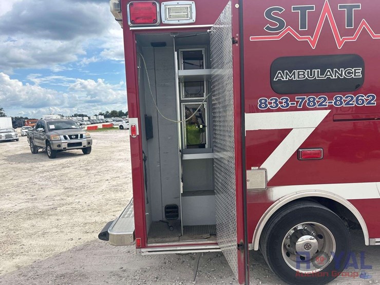 2012-freightliner-m2-106-braun-ambulance-image-21