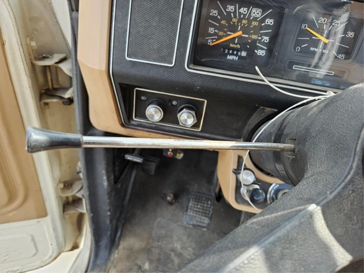 1983-ford-f800-image-32